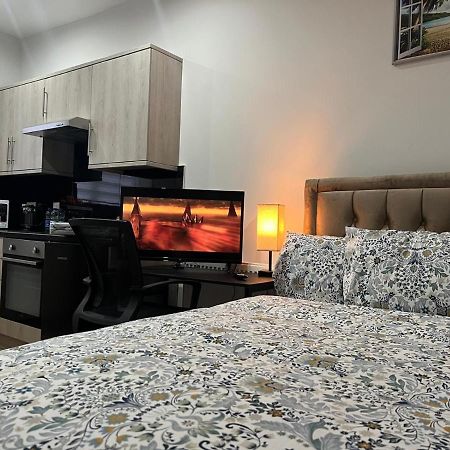 Mia Residence - Entire Studio Apartment - City View - London - Next To Ealing Broadway Station ภายนอก รูปภาพ