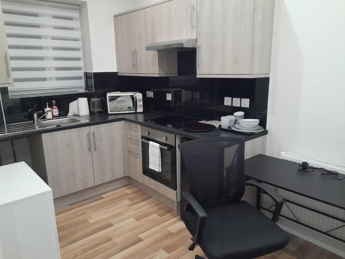 Mia Residence - Entire Studio Apartment - City View - London - Next To Ealing Broadway Station ภายนอก รูปภาพ