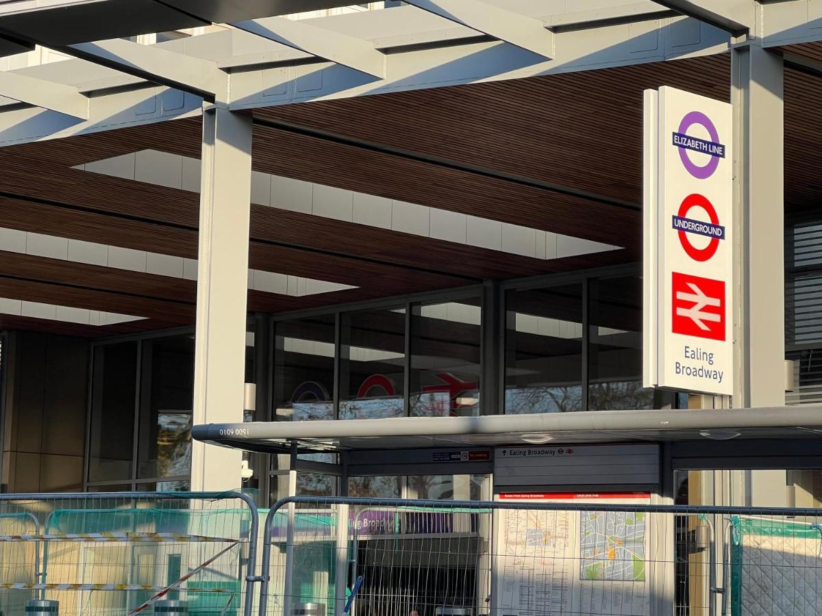 Mia Residence - Entire Studio Apartment - City View - London - Next To Ealing Broadway Station ภายนอก รูปภาพ