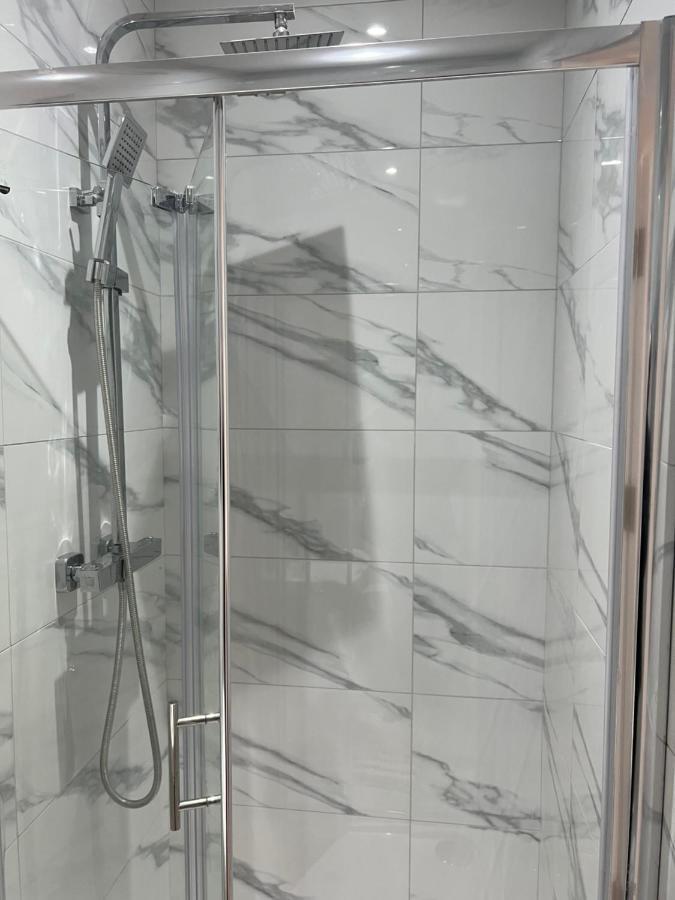 Mia Residence - Entire Studio Apartment - City View - London - Next To Ealing Broadway Station ภายนอก รูปภาพ