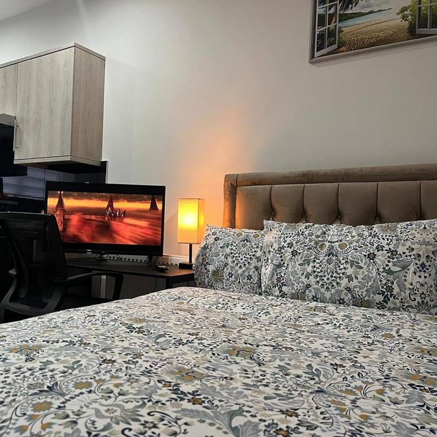 Mia Residence - Entire Studio Apartment - City View - London - Next To Ealing Broadway Station ภายนอก รูปภาพ